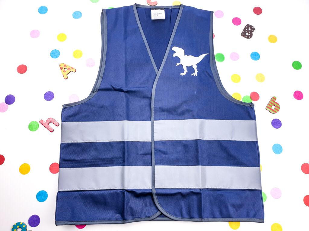 Kinder-Warnweste/Sicherheitsweste/Reflektorweste in pink, blau, und gelb mit personalisierten Motiven darunter.